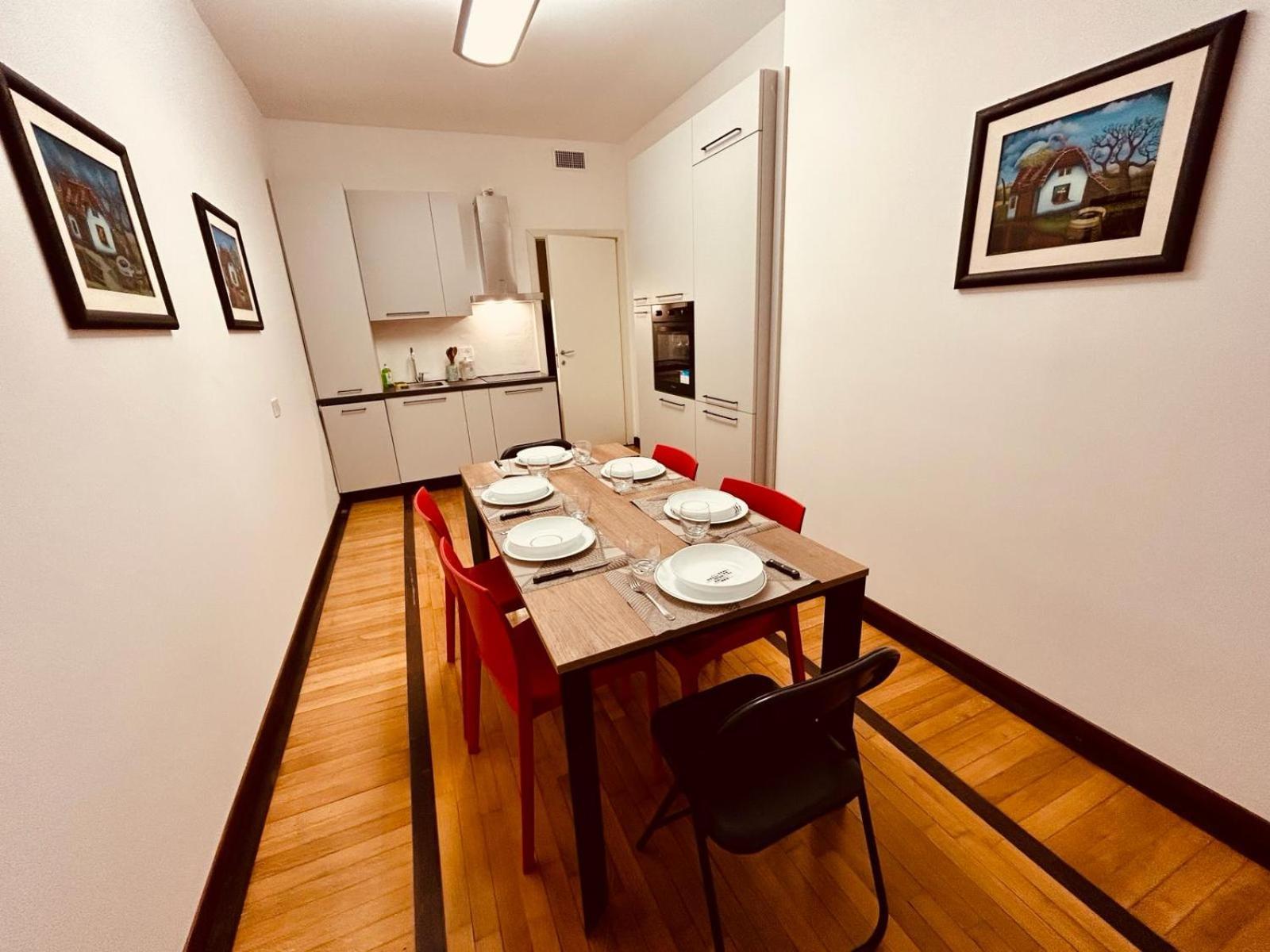 Kibilu - Via Medaglie D'Oro Centro Citta Con Parcheggio Lejlighed Varese Eksteriør billede